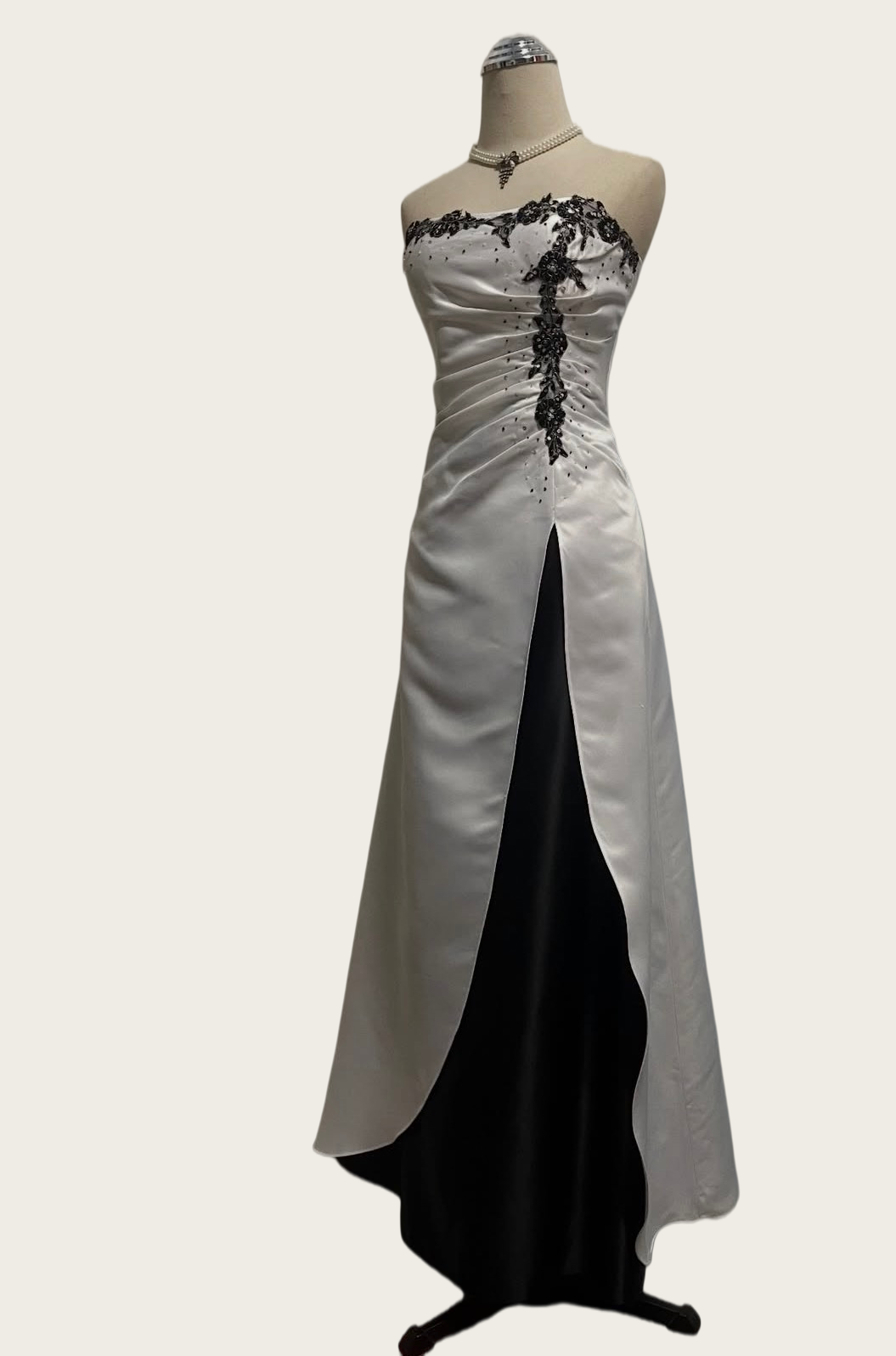 Strapless A-Line White Retro Prom Dress With Appliques