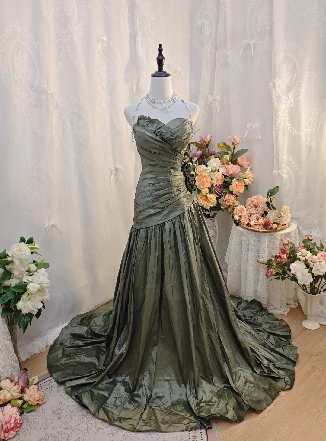 Strapless Green Satin Pleated Prom Dress Sheath Retro Formal Dress