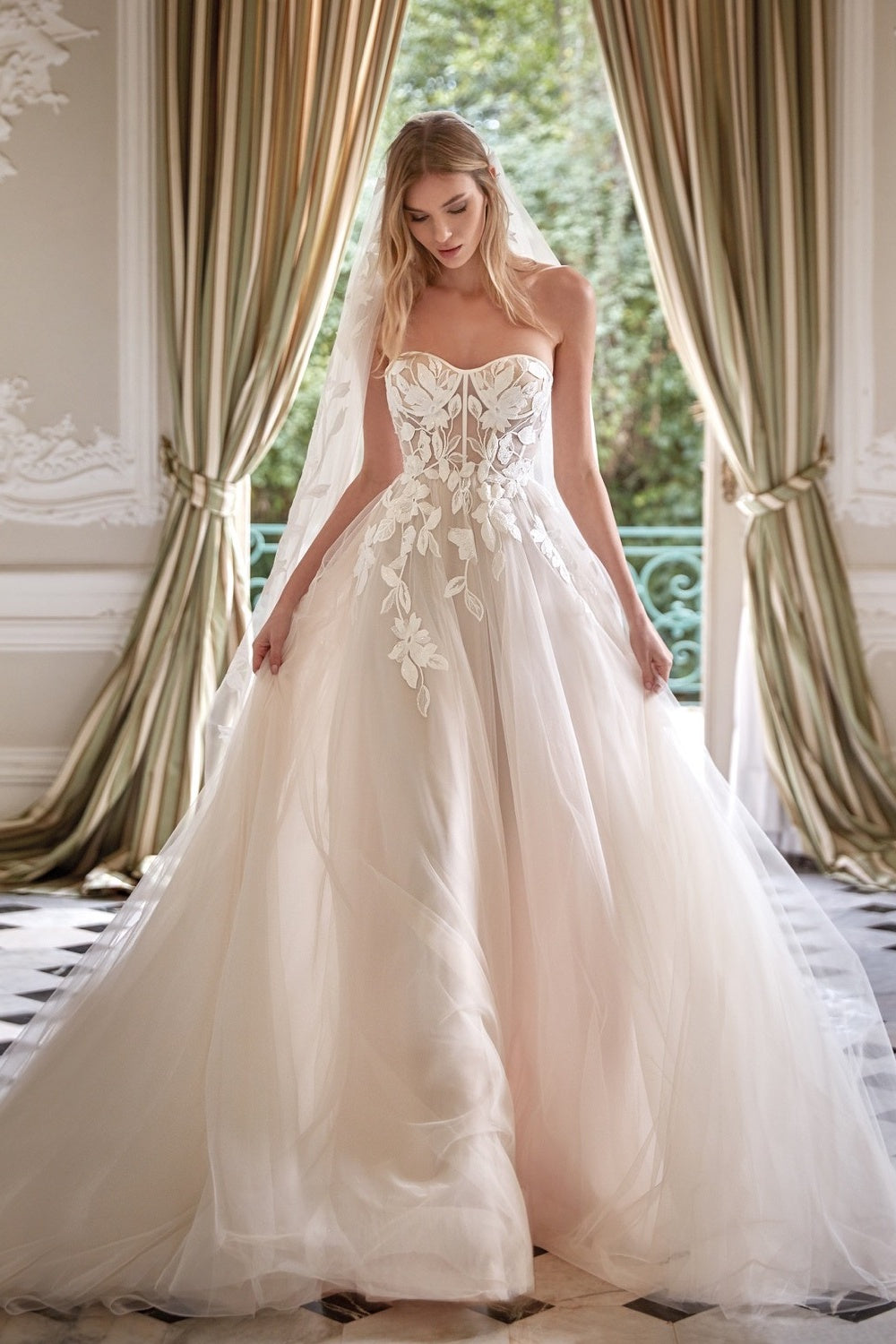 Suzhoufashion A Line Wedding Dress Sweetheart Floor Length Bridal Gown with Lace Appliques