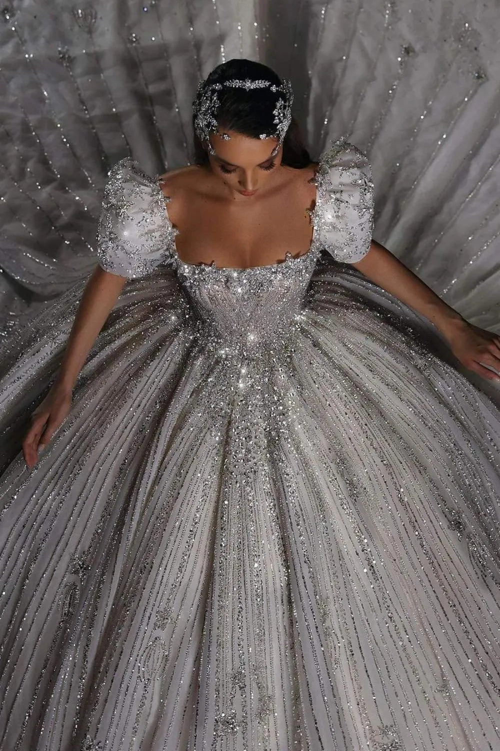 Suzhoufashion Luxury Short Sleeve Wedding Dress Ball Gown Square Neck Bridal Gown with Beadings and Rhinestones