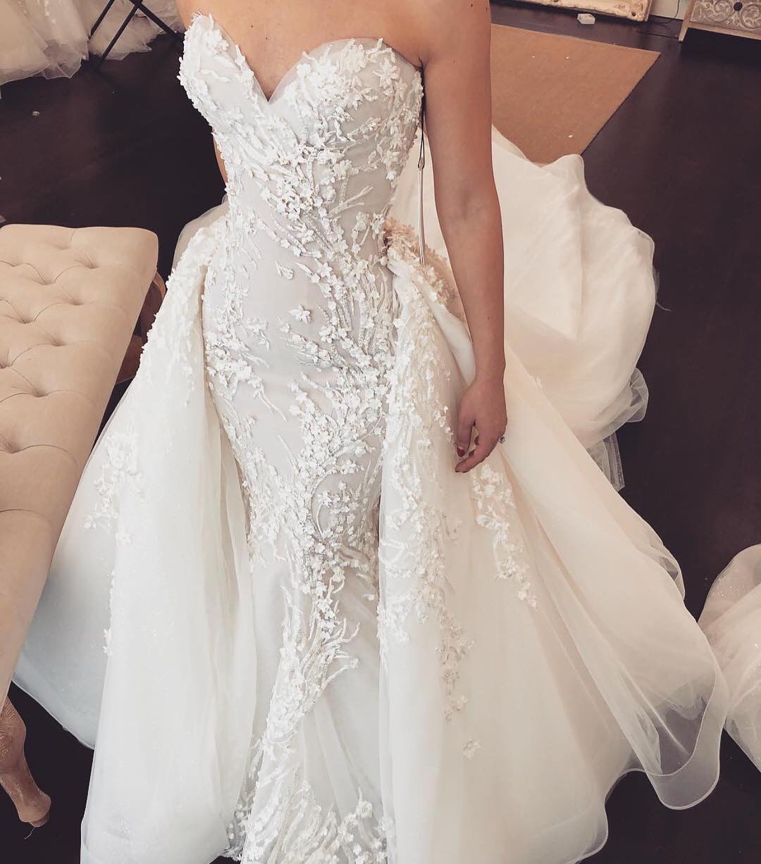 Sweetheart Lace Appliques Overskirt Wedding Dresses  | Tulle Chapel Train Sexy Bridal Gowns
