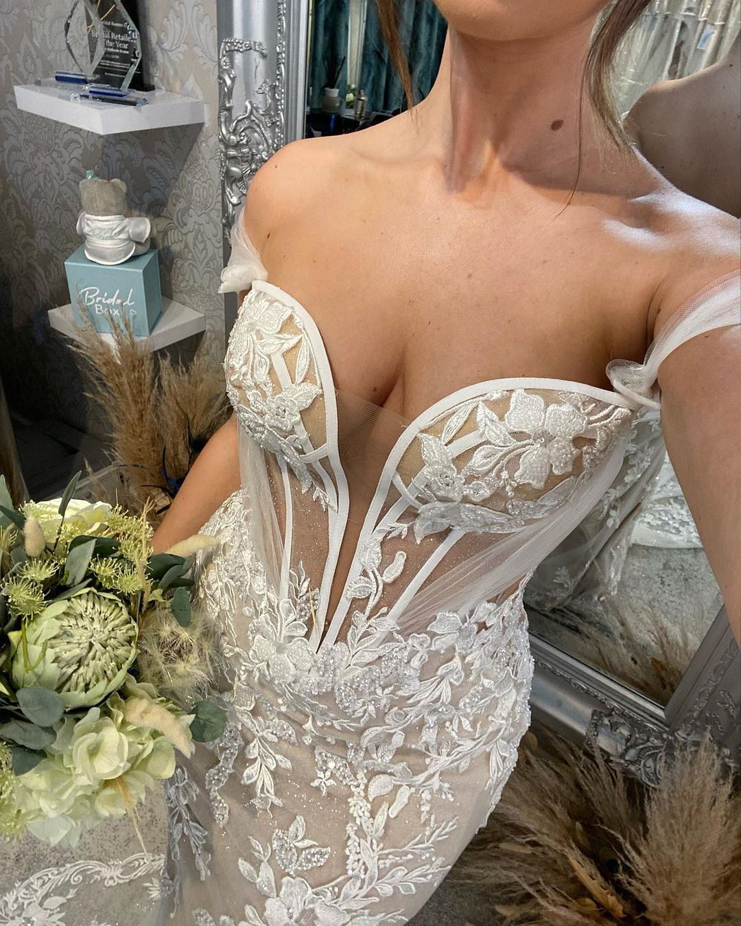 Sweetheart Long Mermaid Off-the-shoulder Glitter Appliqué Wedding Dress (ZD17464)