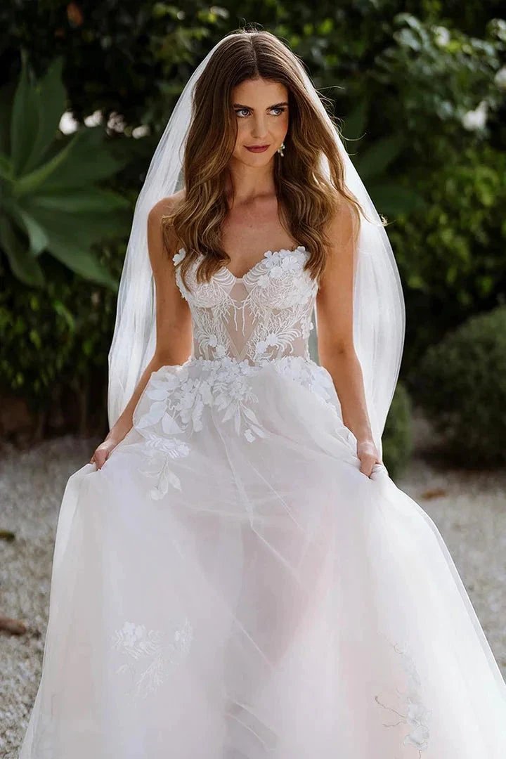 Sweetheart Sleeveless Appliques Lace Boho Wedding Dress Bridal Gown (ZD16162)