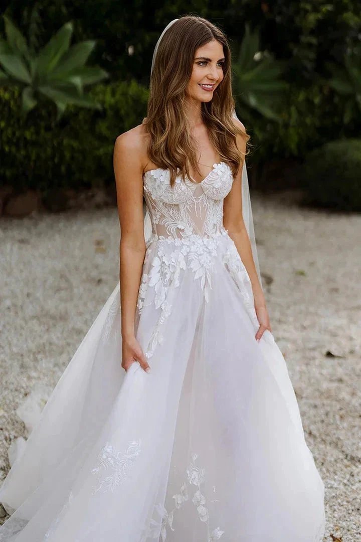 Sweetheart Sleeveless Appliques Lace Boho Wedding Dress Bridal Gown (ZD16162)