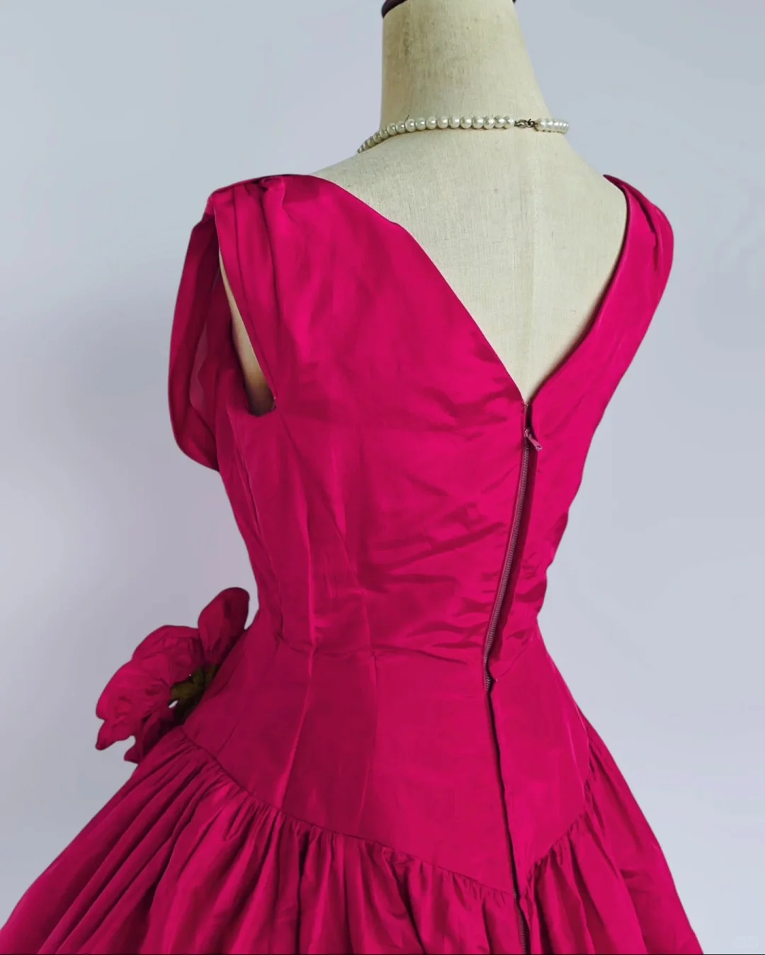 Vintage Hot Pink Satin A Line Graduation Homecoming Dress V Neck Short Party Dress With Flowers S581