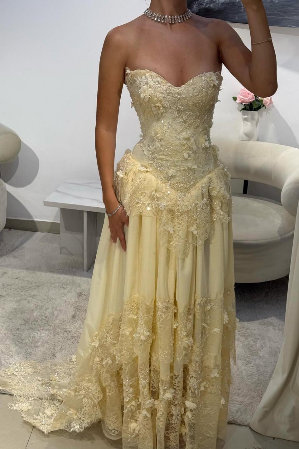 Gorgeous A Line Sweetheart Light Yellow Lace Prom Dress with Structured Bodice