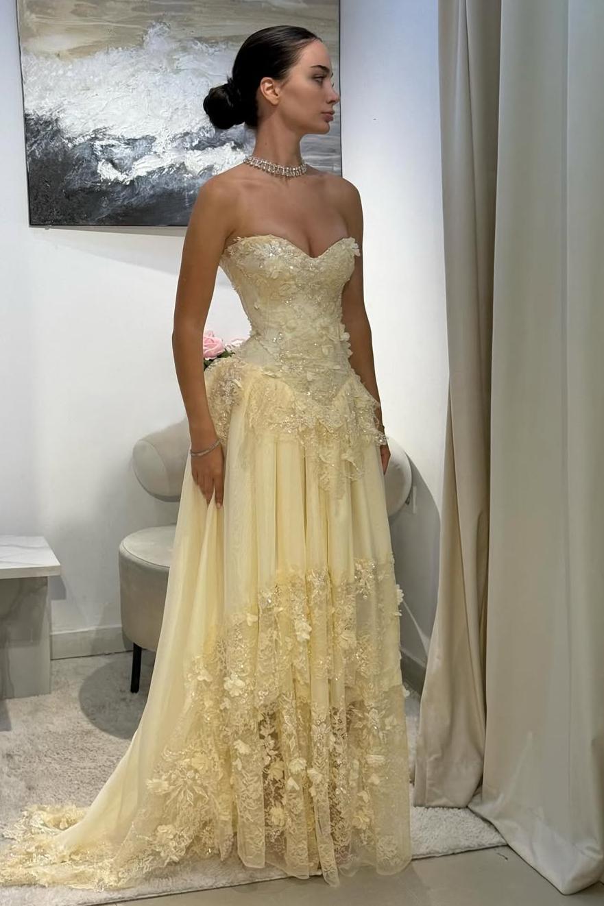 Gorgeous A Line Sweetheart Light Yellow Lace Prom Dress with Structured Bodice