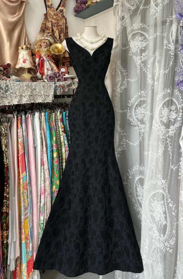 Classy Black Sleeveless Satin Print Floral Mermaid Evening Dress Long Prom Dresses - FashionDia