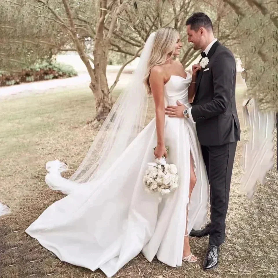 White Plus Size A Line Satin Strapless Wedding Dress V Neck Pleats High Side Slit Floor Length Bride Gowns Bridal Dres (ZD13325)