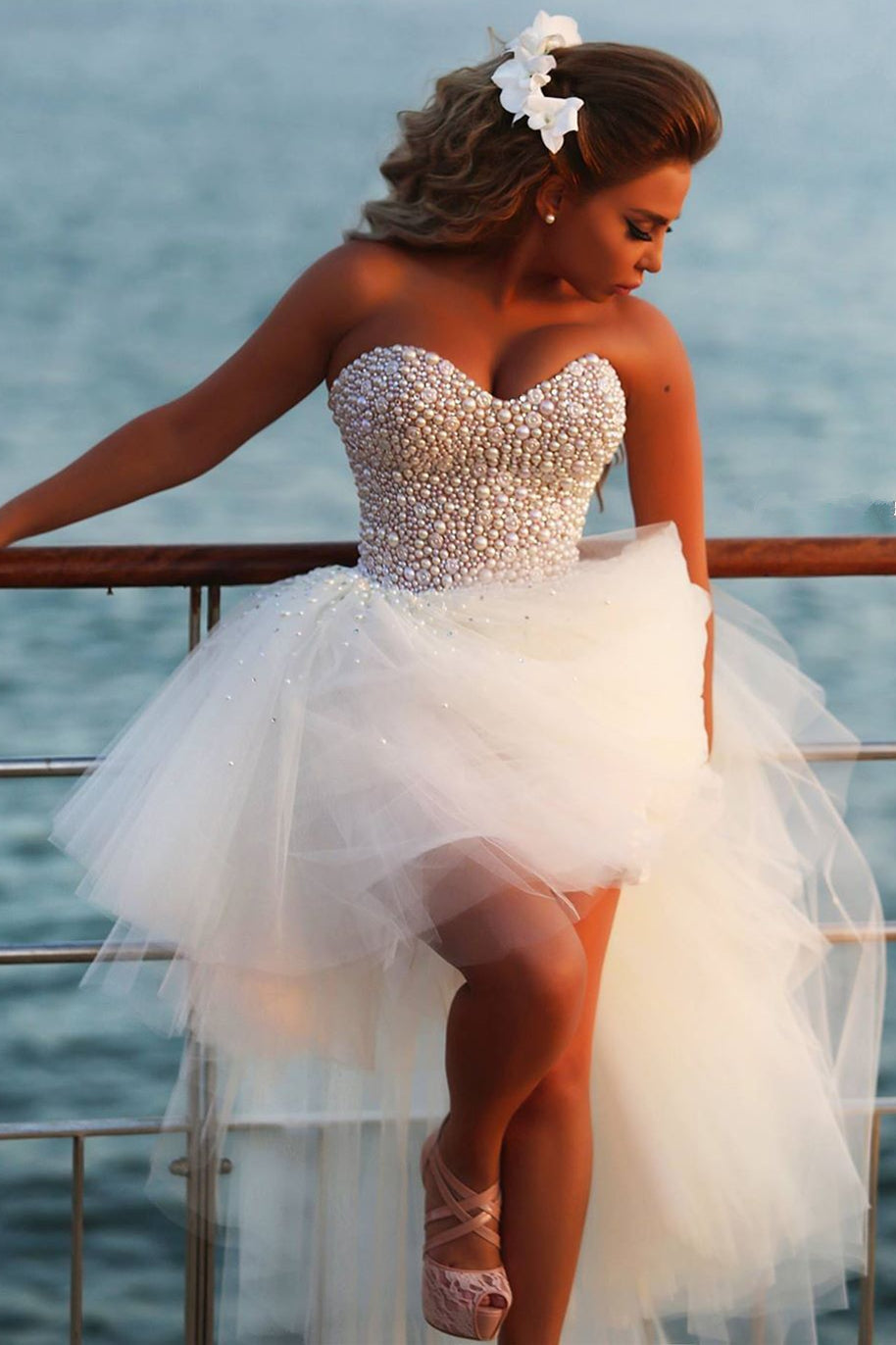 White Sweetheart Tulle Beach Beach Wedding Dress Cute Ball Gown Latest Summer Bridal Gowns with Beadings