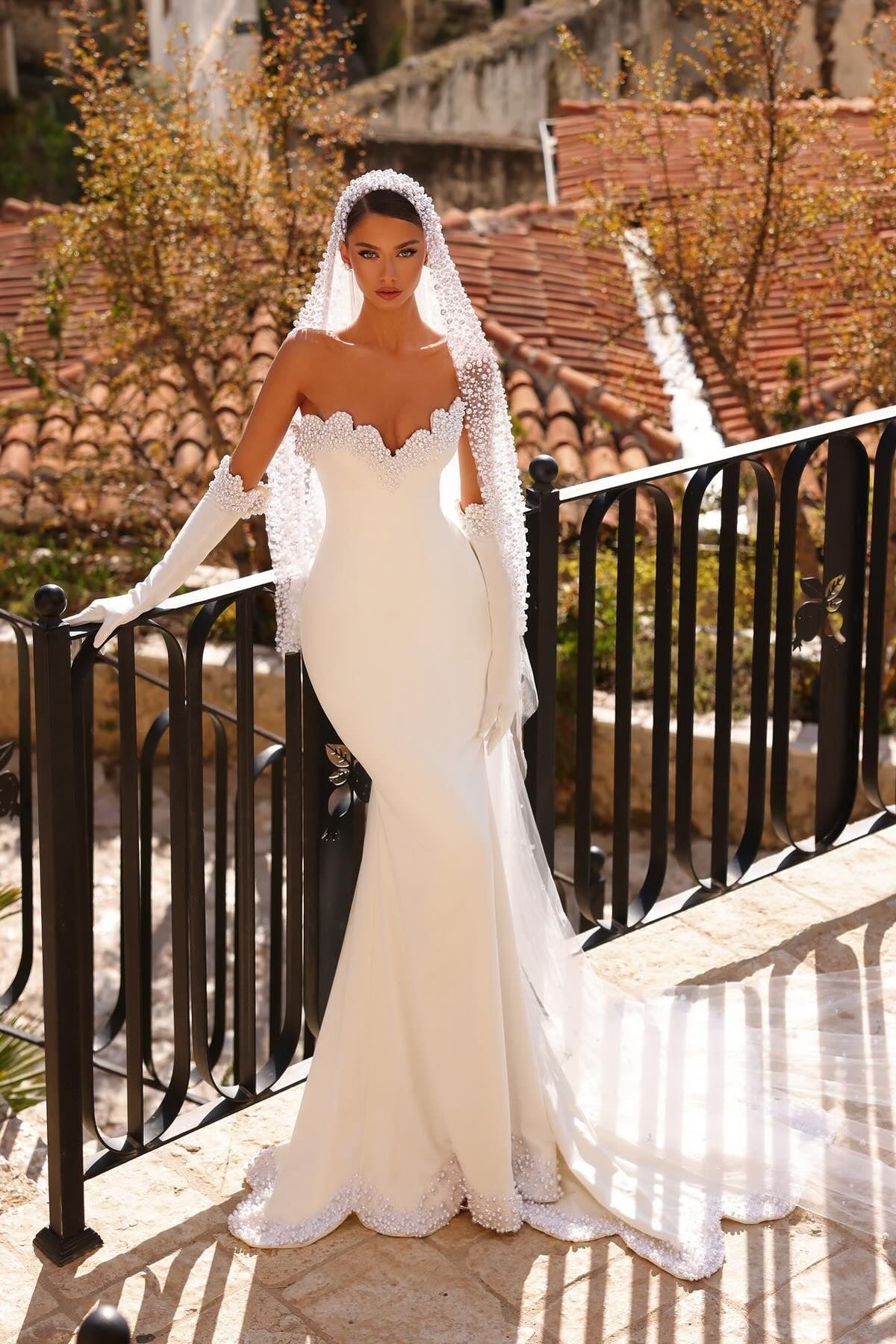White Wedding Dress Mermaid Sweetheart Sleeveless Beaded Sweep Train Satin Bridal Gown With Pearls