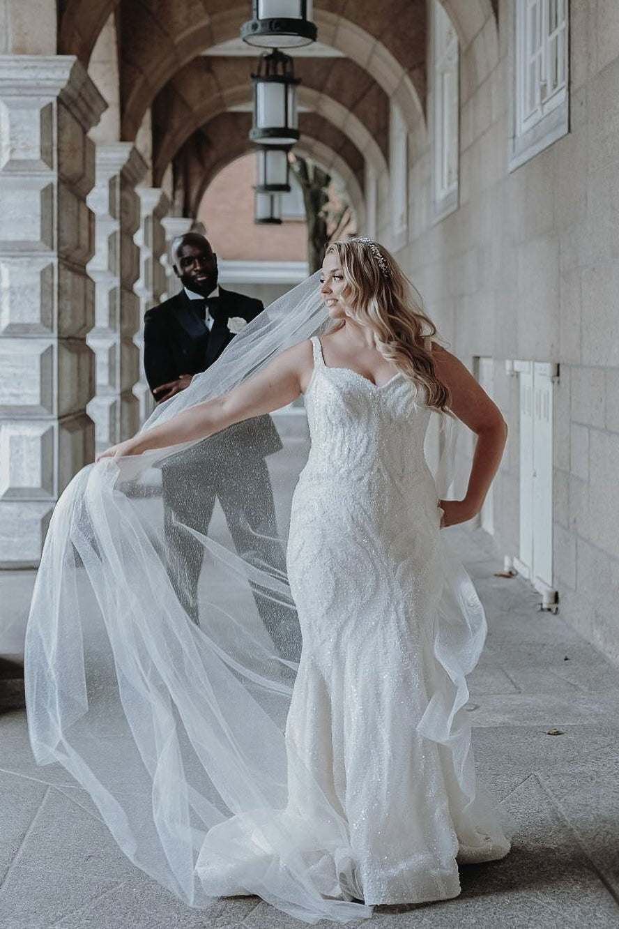 White Wedding Dress Mermaid Sweetheart Spaghetti Straps Sleeveless Beaded Sequined Long Bridal Gown