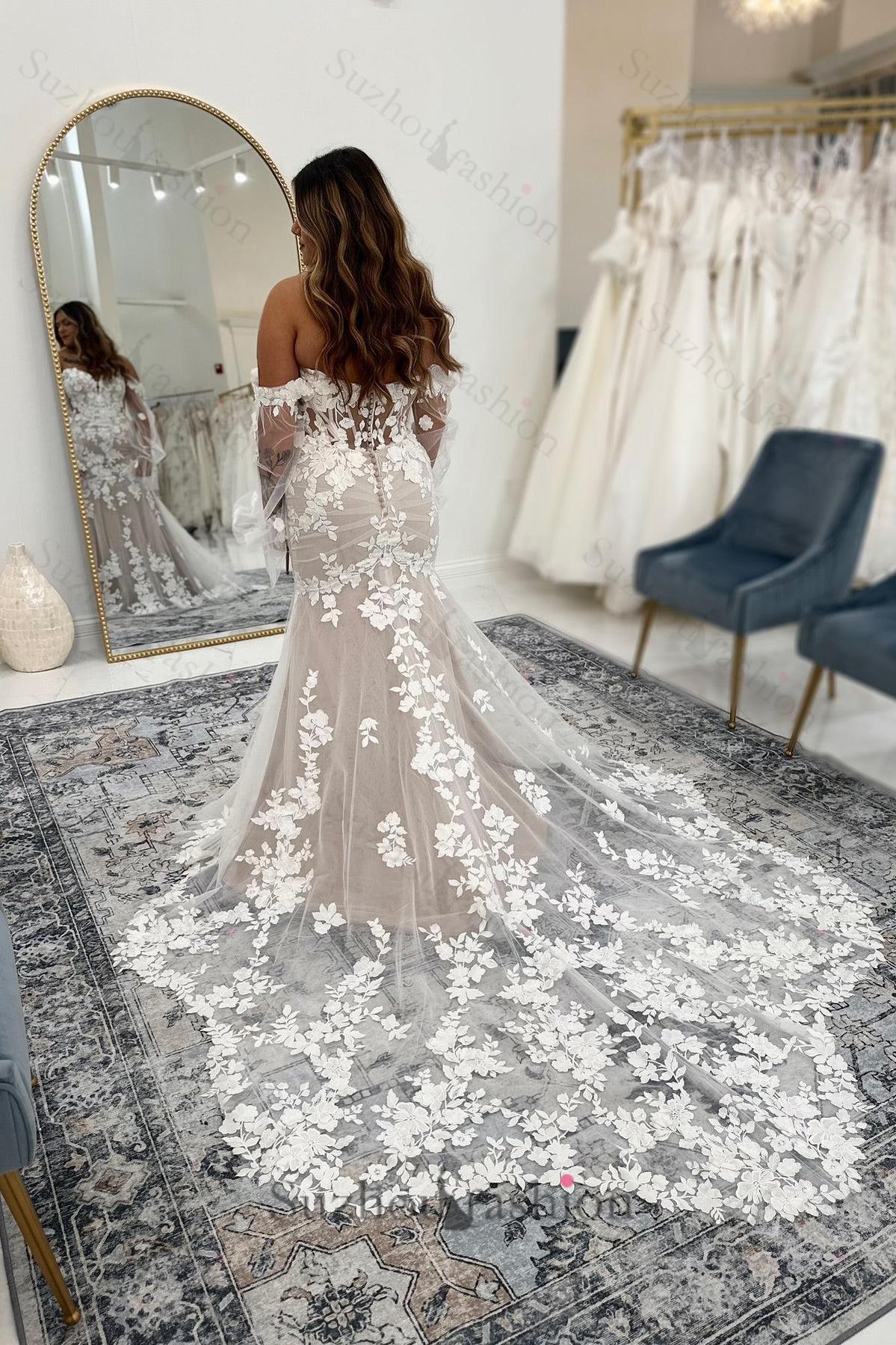 White Wedding Dress Mermaid Sweetheart Strapless Sleeveless Lace Chapel Train Tulle Bridal Gown With Appliques
