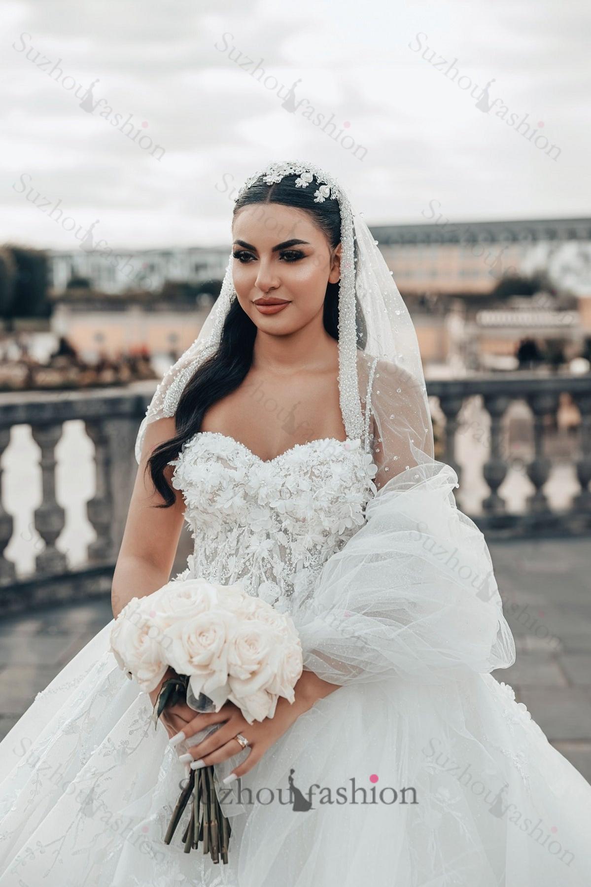 White Wedding Dress Sweetheart Spaghetti Strap Sleeveless Sequined Ball Gown Long Tulle Bridal Gown With Appliques