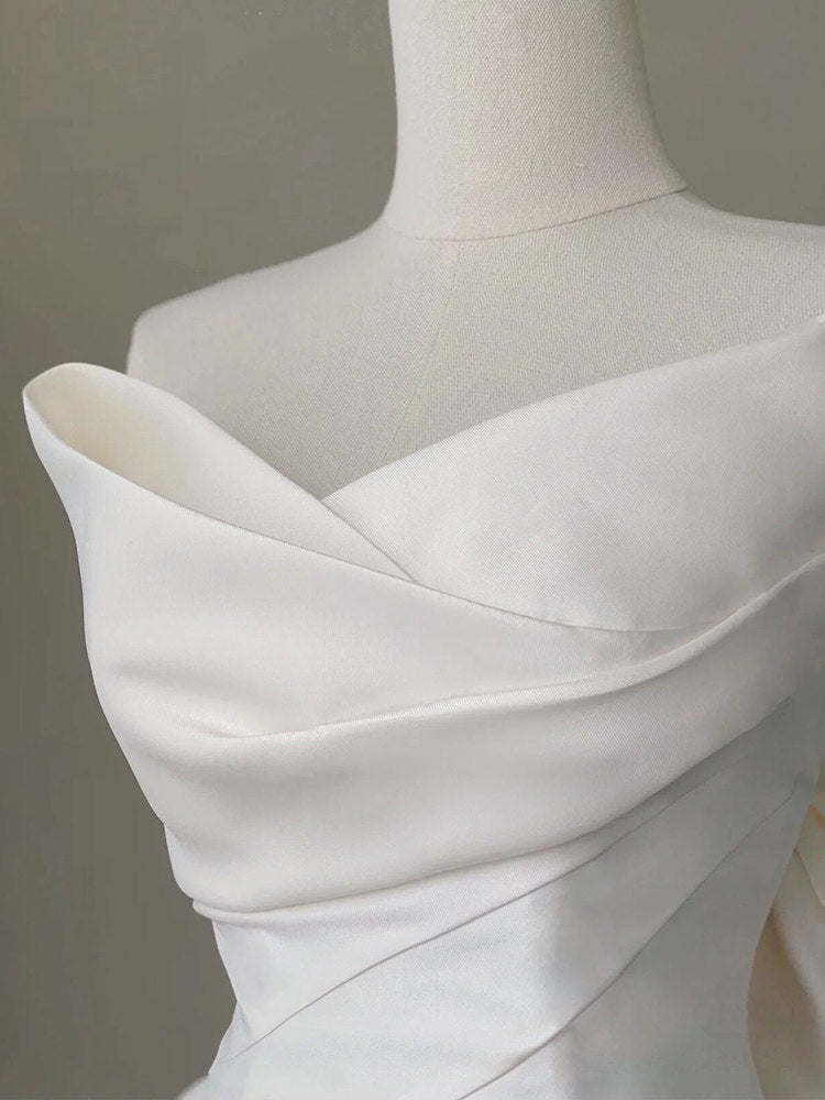 White Mermaid Satin Wedding Dress with Bow Elegant Ivory Bride Dress