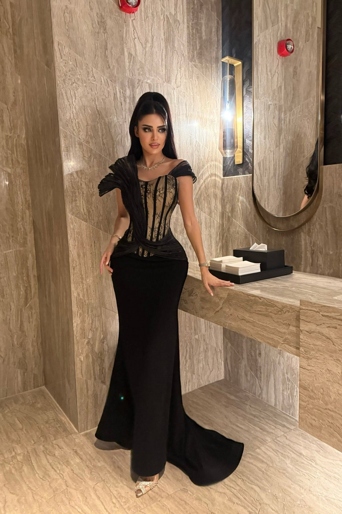 Elegant Black Off-The-Shoulder Mermaid Lace Prom Dresses Sheath Long With Zipper