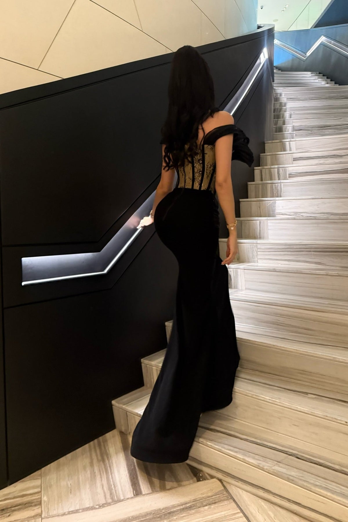 Elegant Black Off-The-Shoulder Mermaid Lace Prom Dresses Sheath Long With Zipper