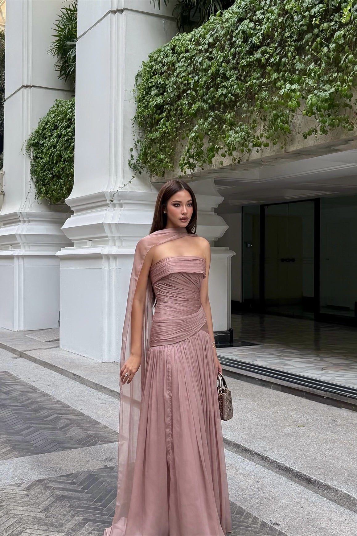 Graceful Strapless Sleeveless Chiffon Prom Dresses Long With Pleats