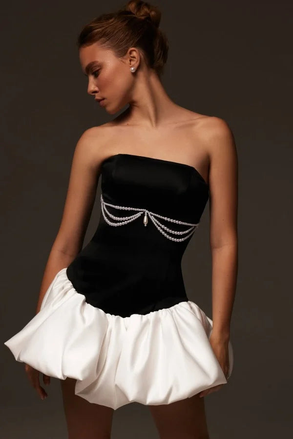 Chic Black White Strapless Sleeveless Homecoming Dresses Mini With Lace-Up Back
