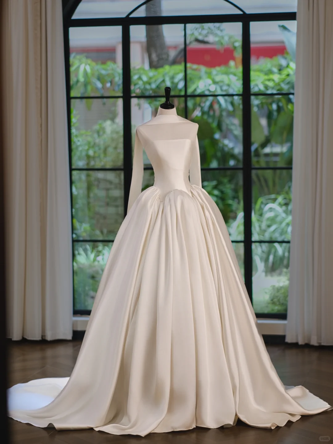 Stylish Strapless White Satin Formal Long Wedding Dress Bridal Dress