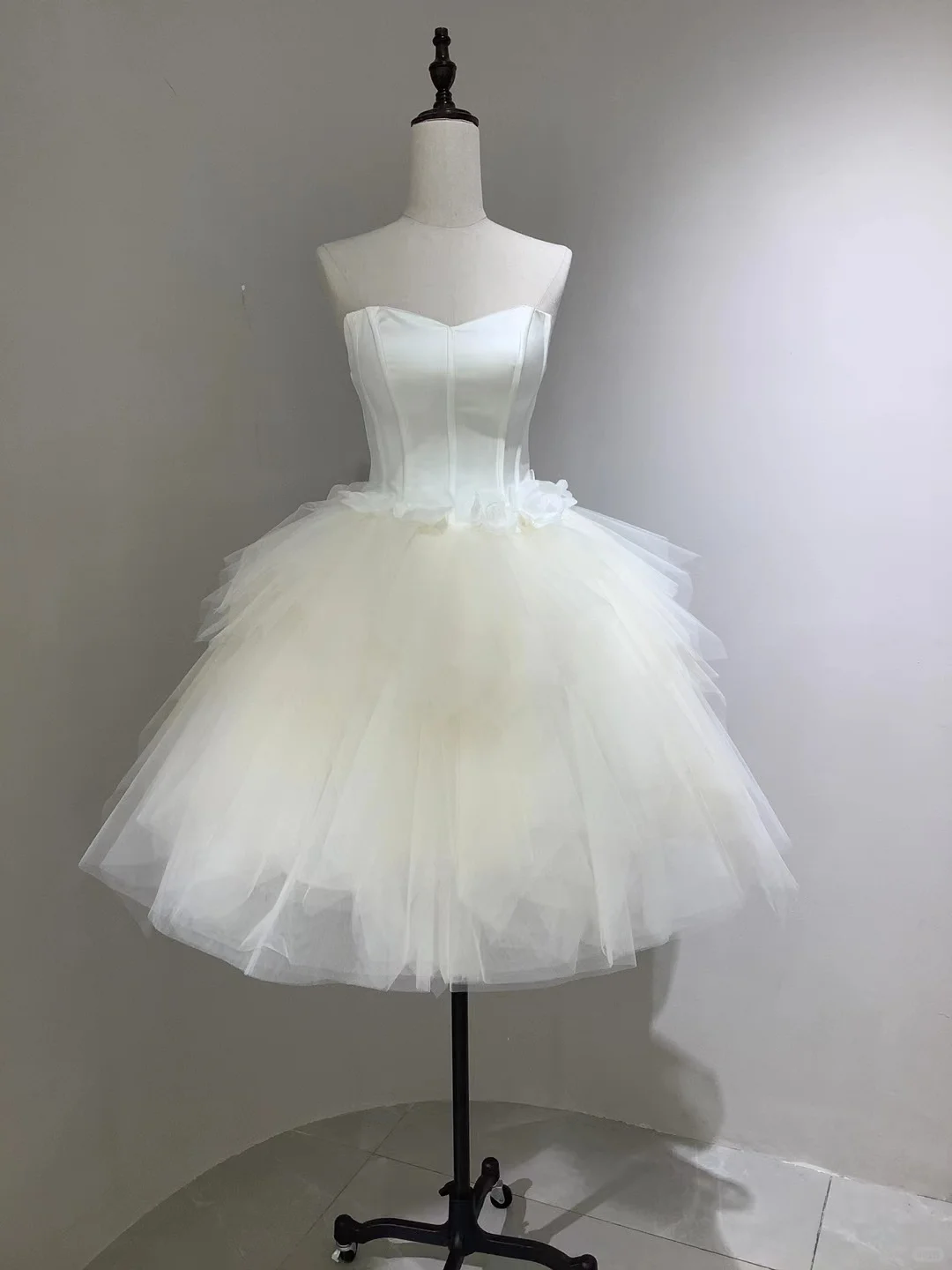 Charming White Strapless Tulle A Line Homecoming Dress Short Wedding Dress