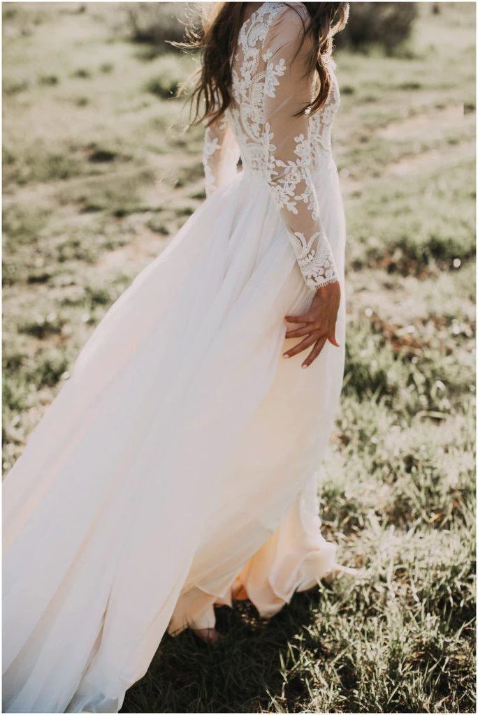 A-line Scoop Lace Wedding Dress Long Sleeve Rustic Wedding Dresses (ZD16359)