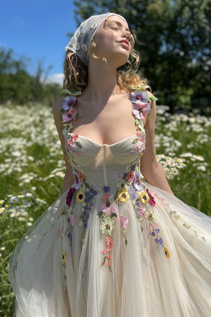 A-Line Spaghetti strap Sweetheart Floor-Length Open Back Appliques Lace Prom Dress