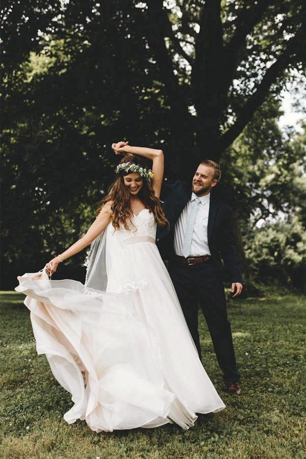 A-Line Spaghetti Straps Sleeveless Wedding Dress With Court Train (ZD16252)