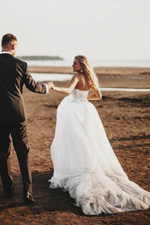 A-Line Sweetheart Court Train Tulle Wedding Dress with Appliques (ZD15385)