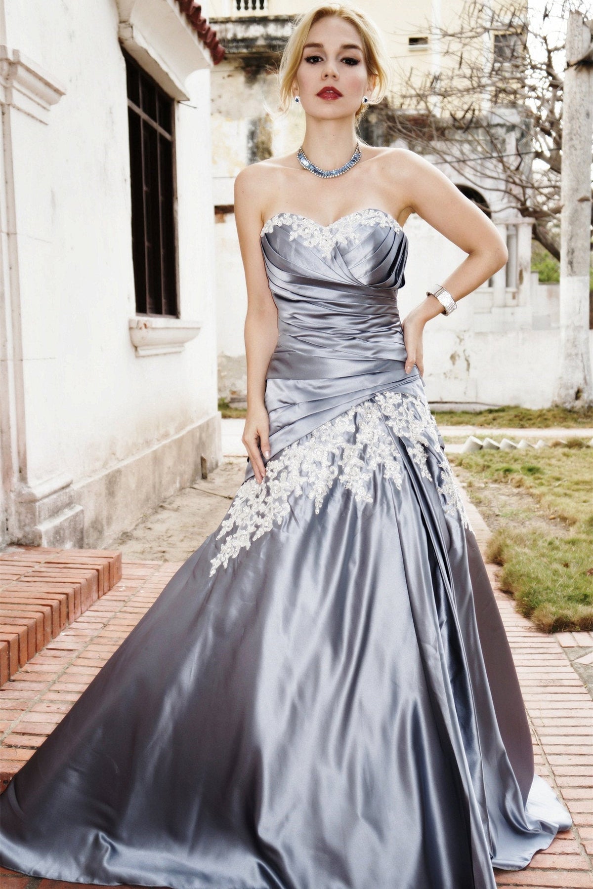 A-Line Sweetheart Floor-Length Charmuse Applique Lace Evening Dress