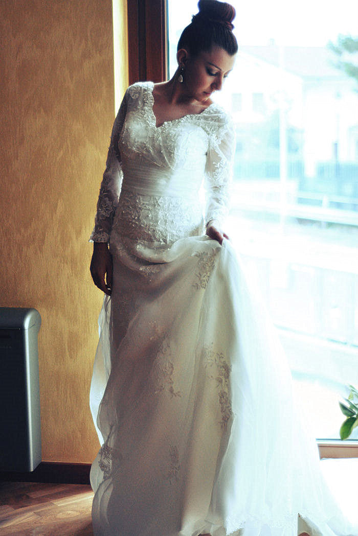 A-Line V-Neck Floor-Length Tulle Applique Lace Wedding Dress