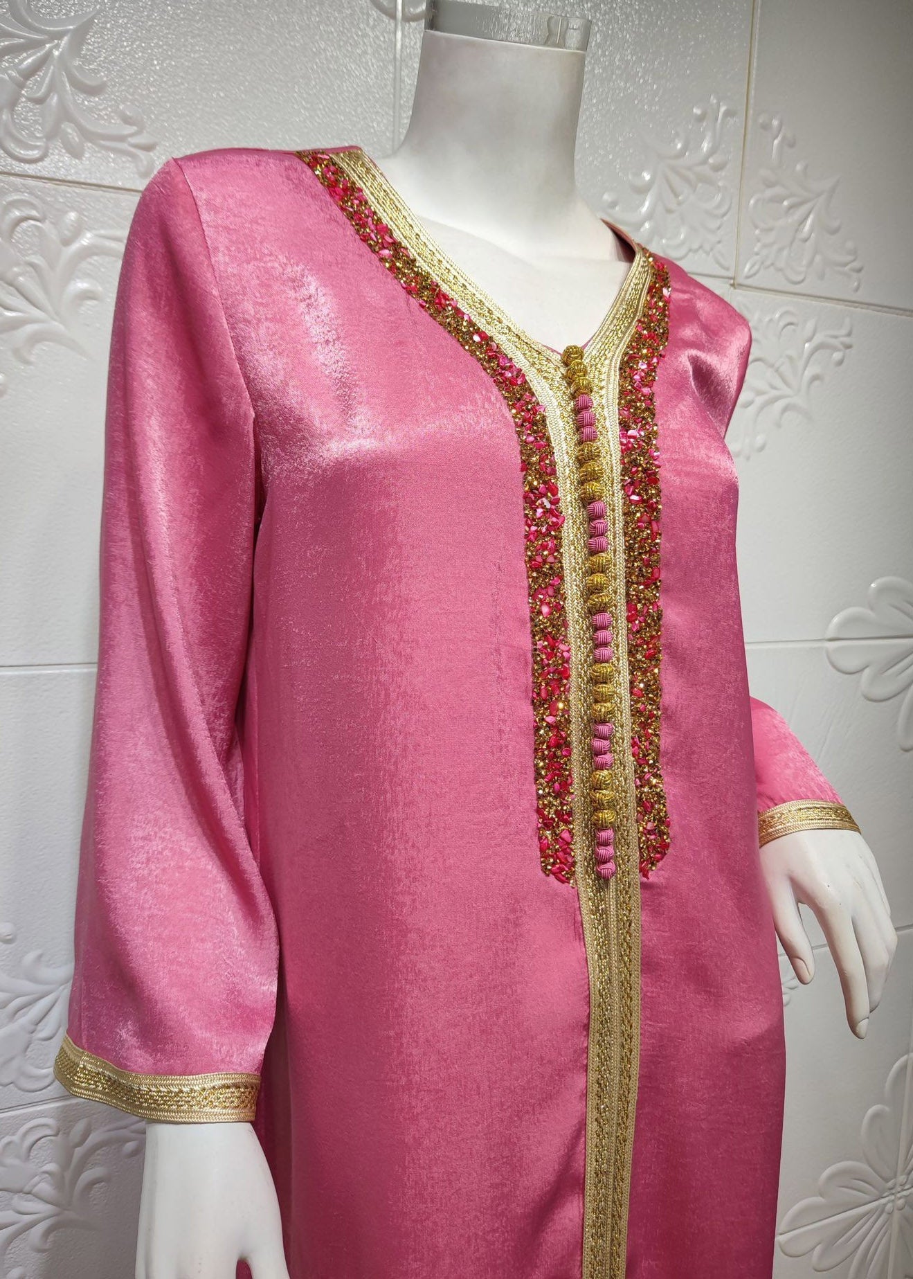 Beautifully Finished Dress in a Timeless Design