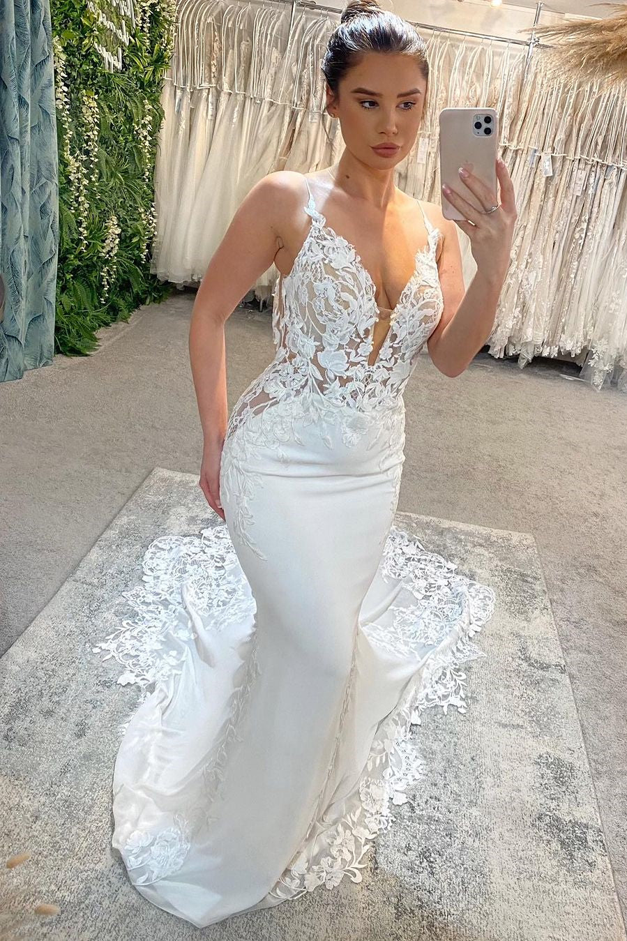 Amazing Long White V-neck Spaghetti Strap Mermaid Sleeveless Wedding Dress With Lace (ZD17467)