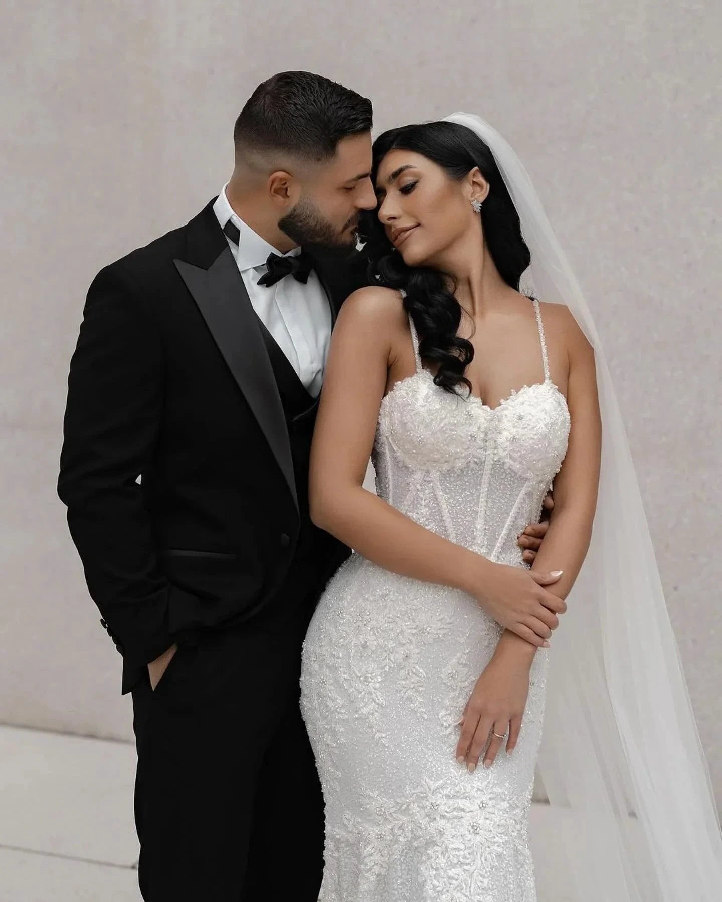 Amazing Mermaid Lace Spaghetti Straps Sleeveless White Long Wedding Dress With Appliques (ZD15540)