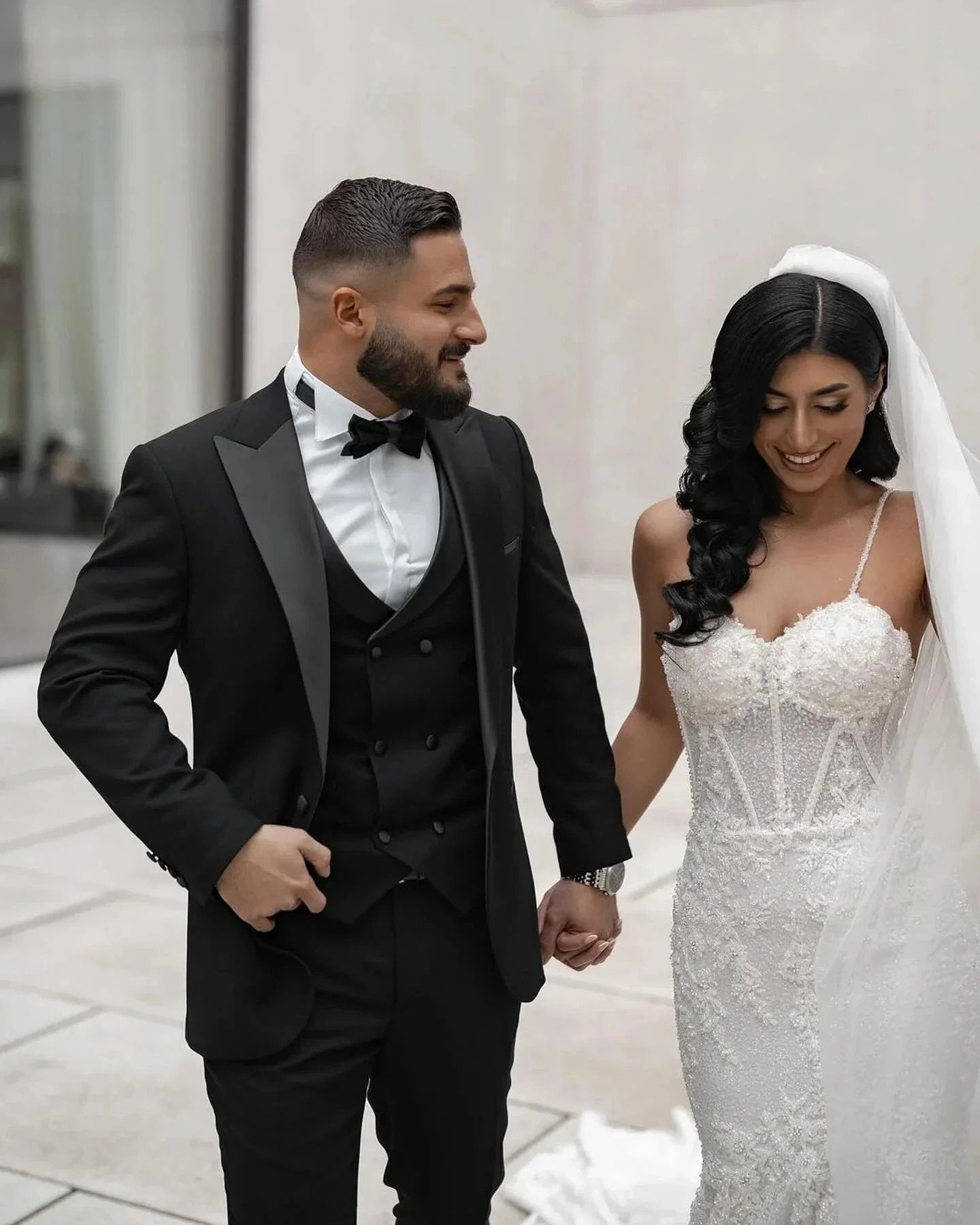 Amazing Mermaid Lace Spaghetti Straps Sleeveless White Long Wedding Dress With Appliques (ZD15540)