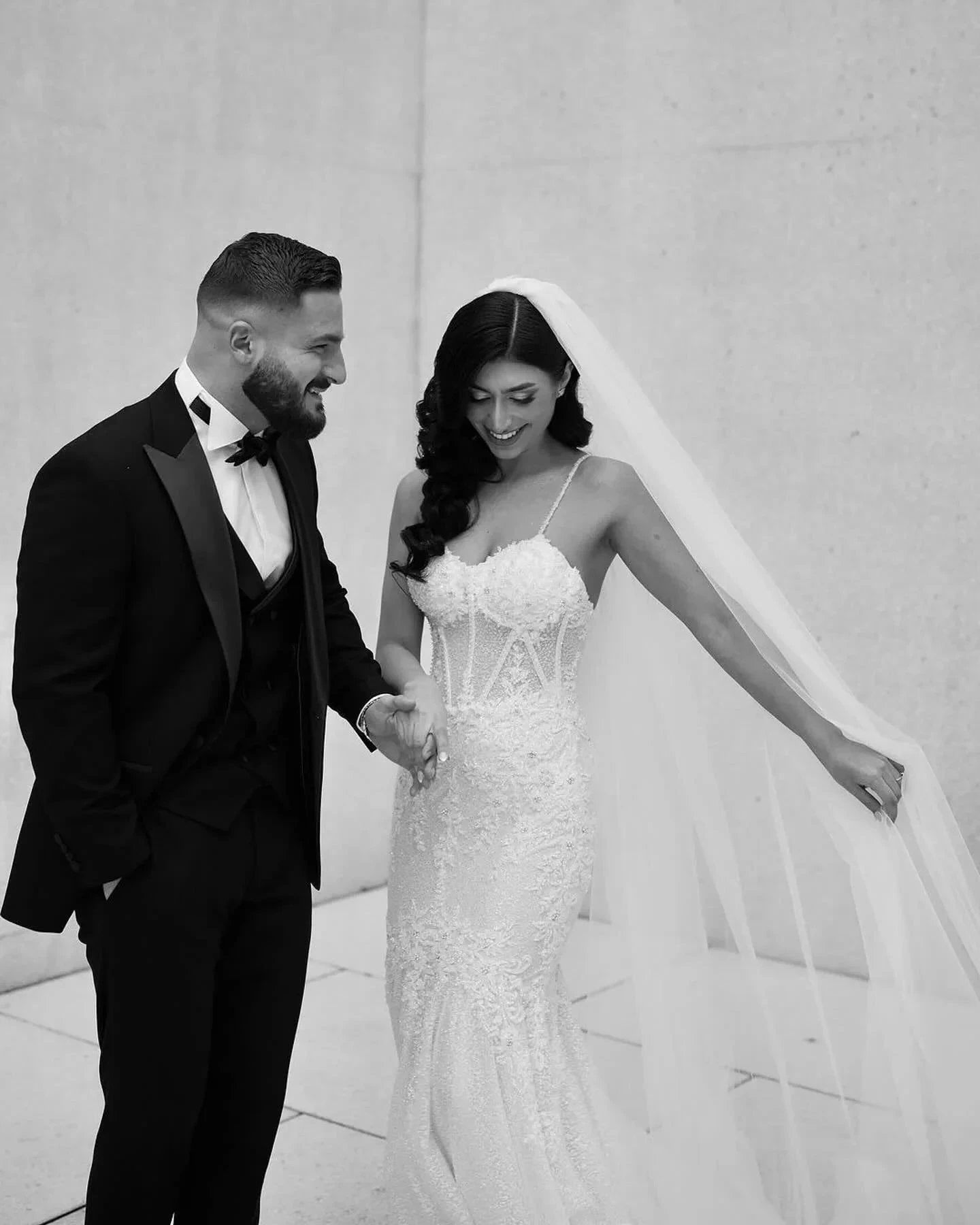 Amazing Mermaid Lace Spaghetti Straps Sleeveless White Long Wedding Dress With Appliques (ZD15540)
