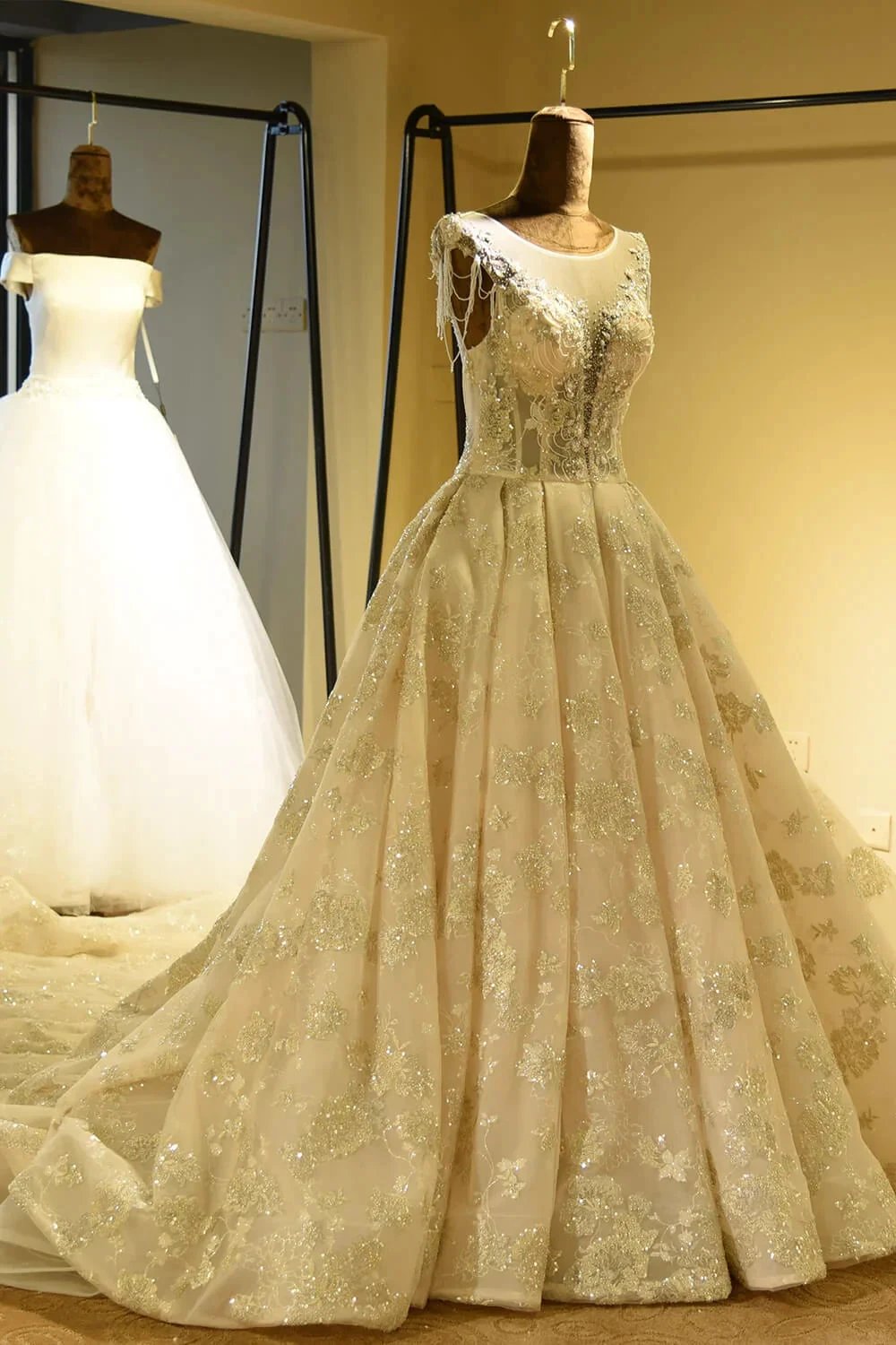 Amazing Princess Lace-up Sparkly Beading Tulle Ivory Princess Wedding Dress (ZD13890)
