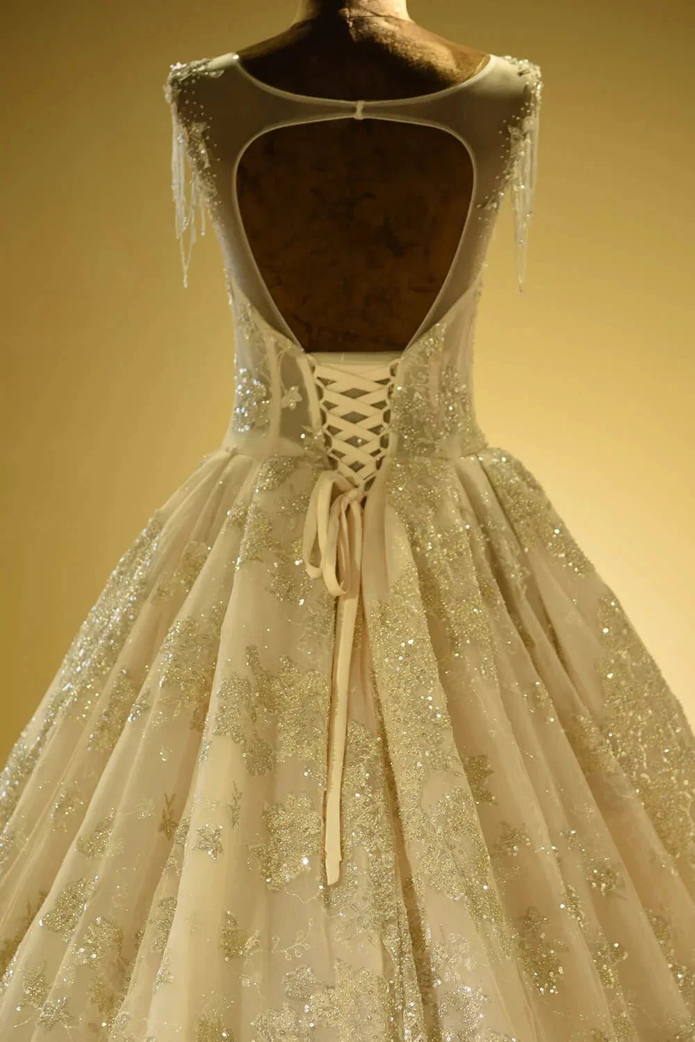 Amazing Princess Lace-up Sparkly Beading Tulle Ivory Princess Wedding Dress (ZD13890)