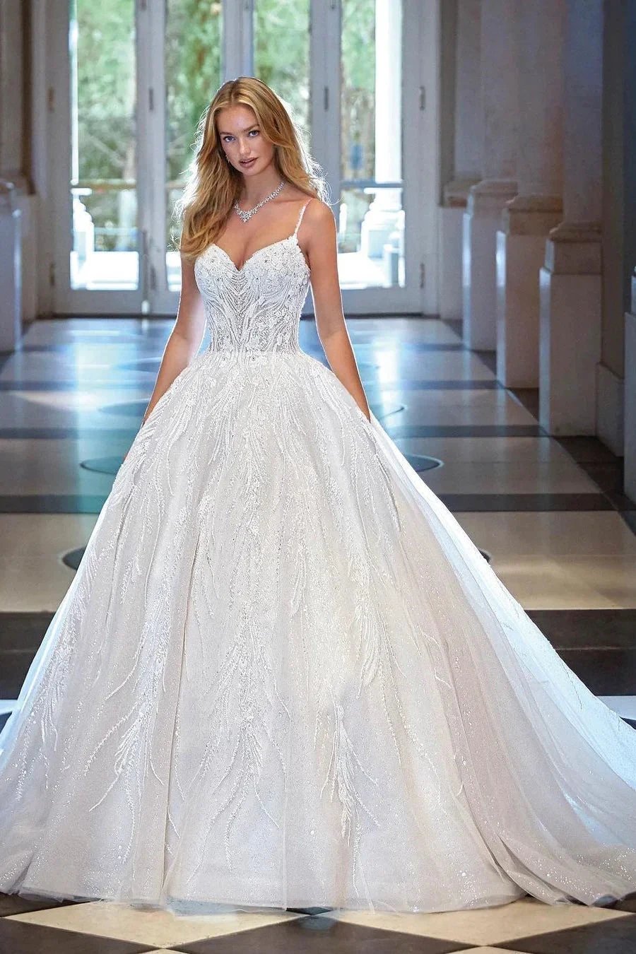 Amazing V-neck Sleeveless A-line Appliques Wedding Dress With Lace (ZD16545)