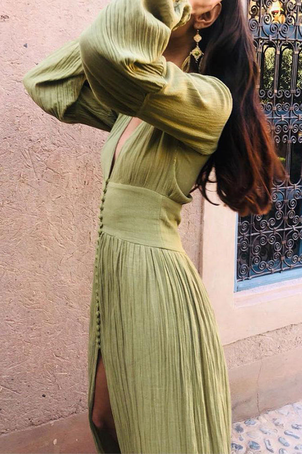 Beautifully Finished Dress in a Timeless Design