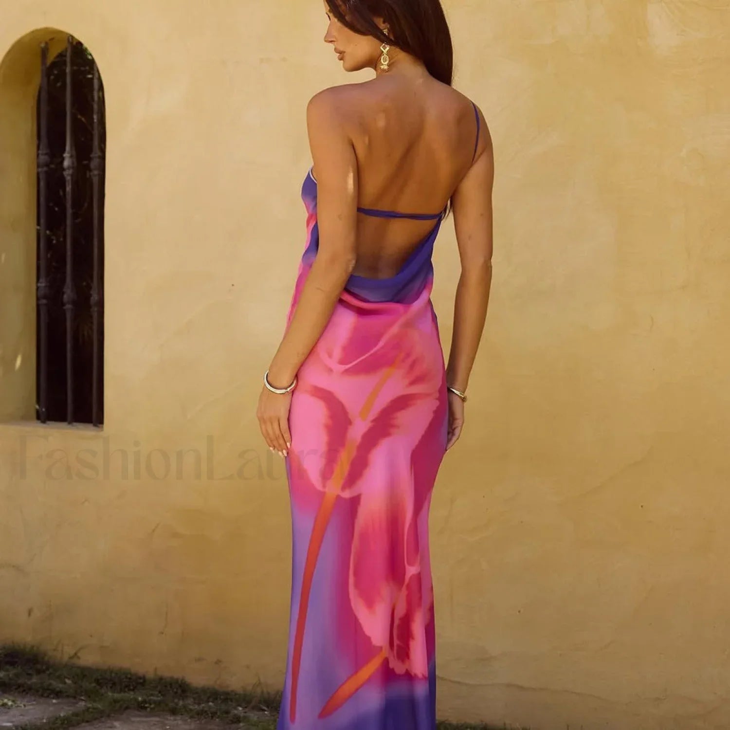 Minimalist Dress Inspired by Contemporary Streetwear Fashion 2