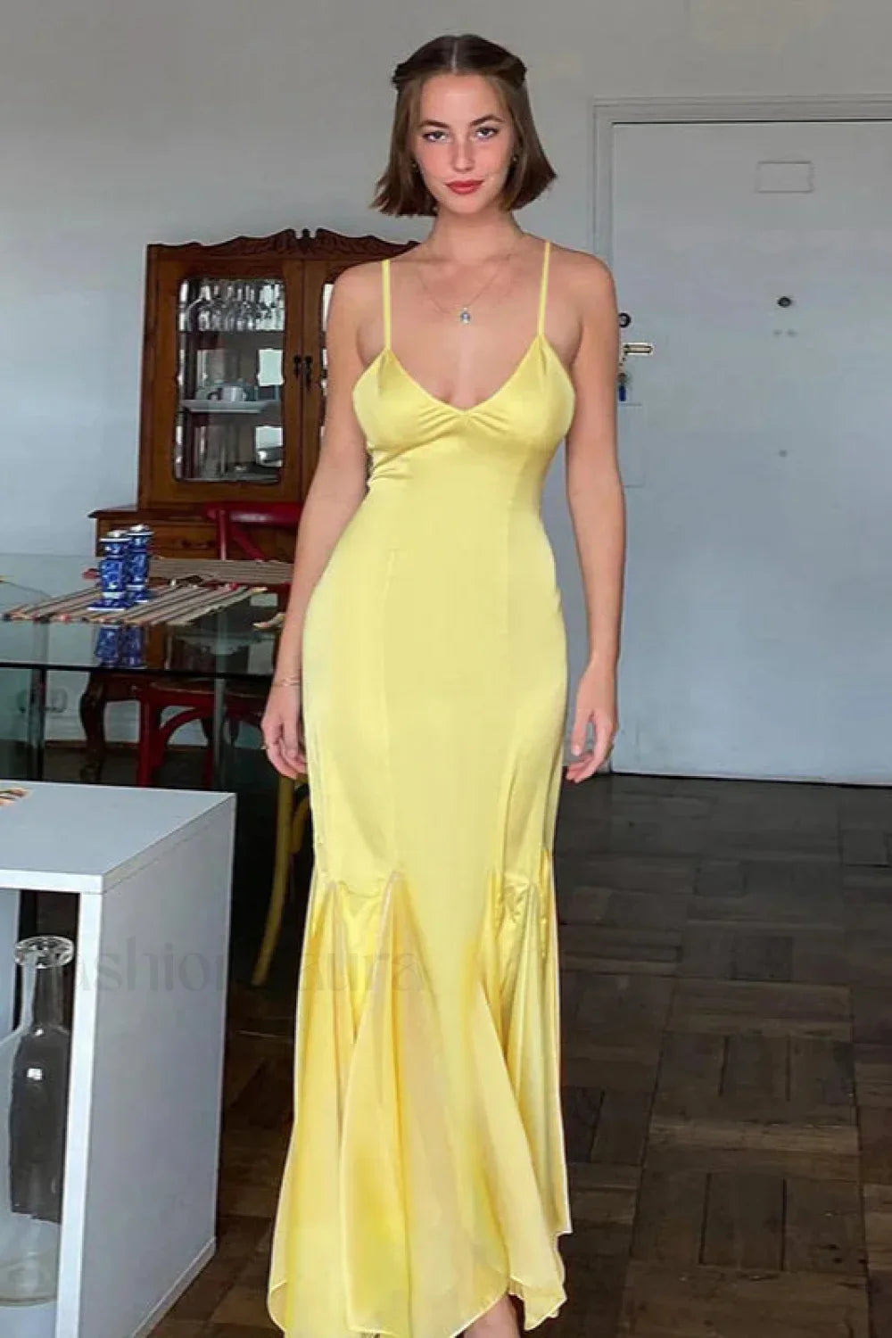 Contemporary Backless Waist Slim Dress for Modern Fashion Wear