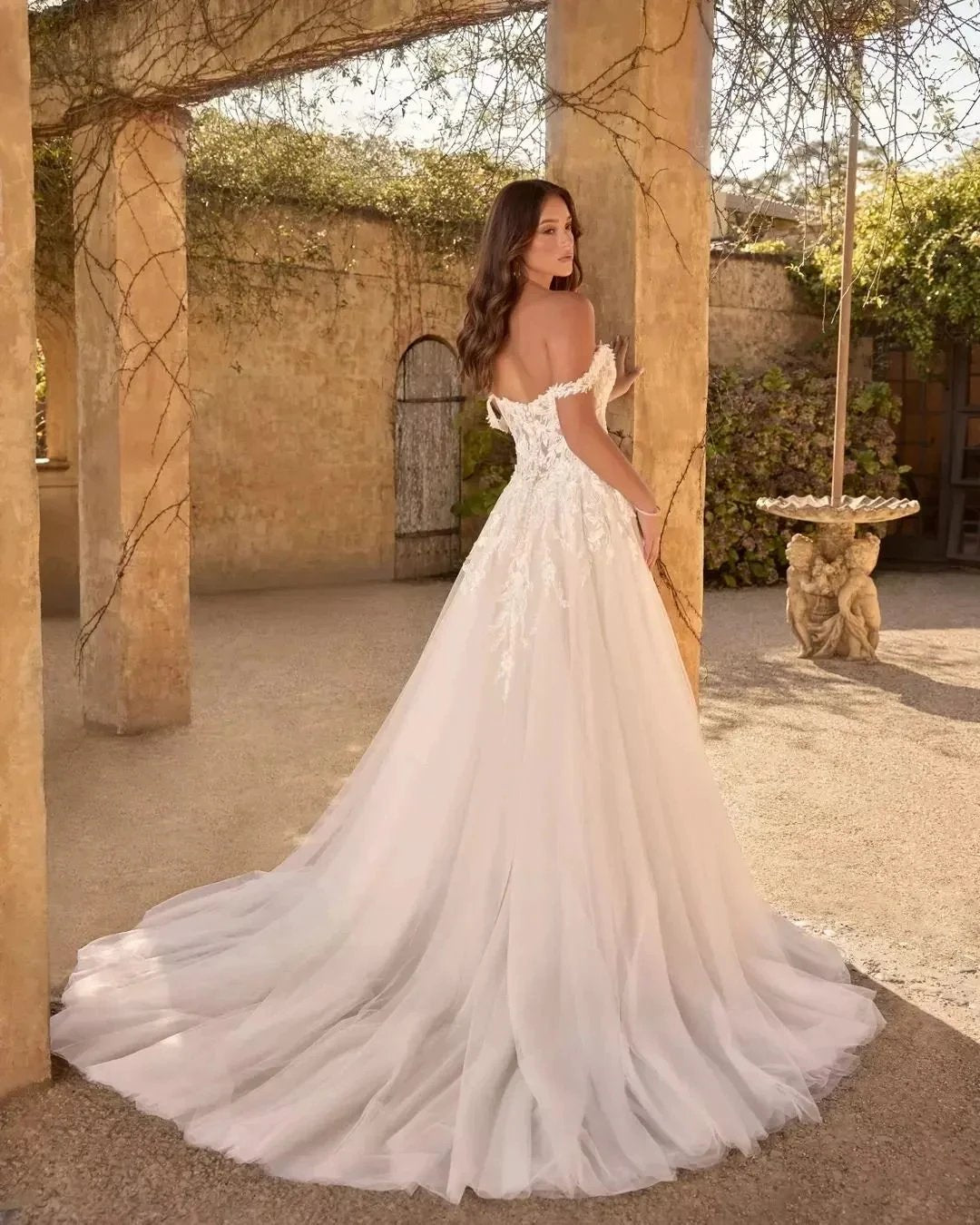 Beautiful A-Line Lace Sweetheart Sleeveless White Long Wedding Dress With Appliques Split (ZD15539)