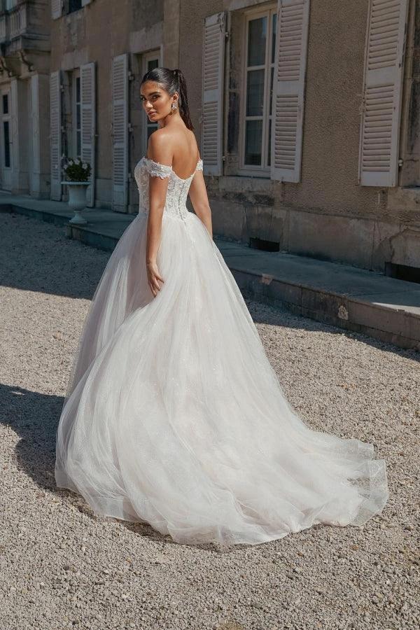 Beautiful Long A-line Off-the-shoulder Appliques Tulle Wedding Dress (ZD15499)