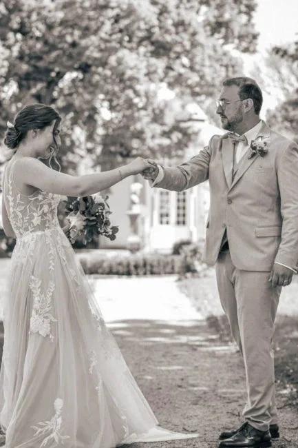 Beautiful Long White A-line V-neck Sleeveless Wedding Dress with Lace (ZD16673)