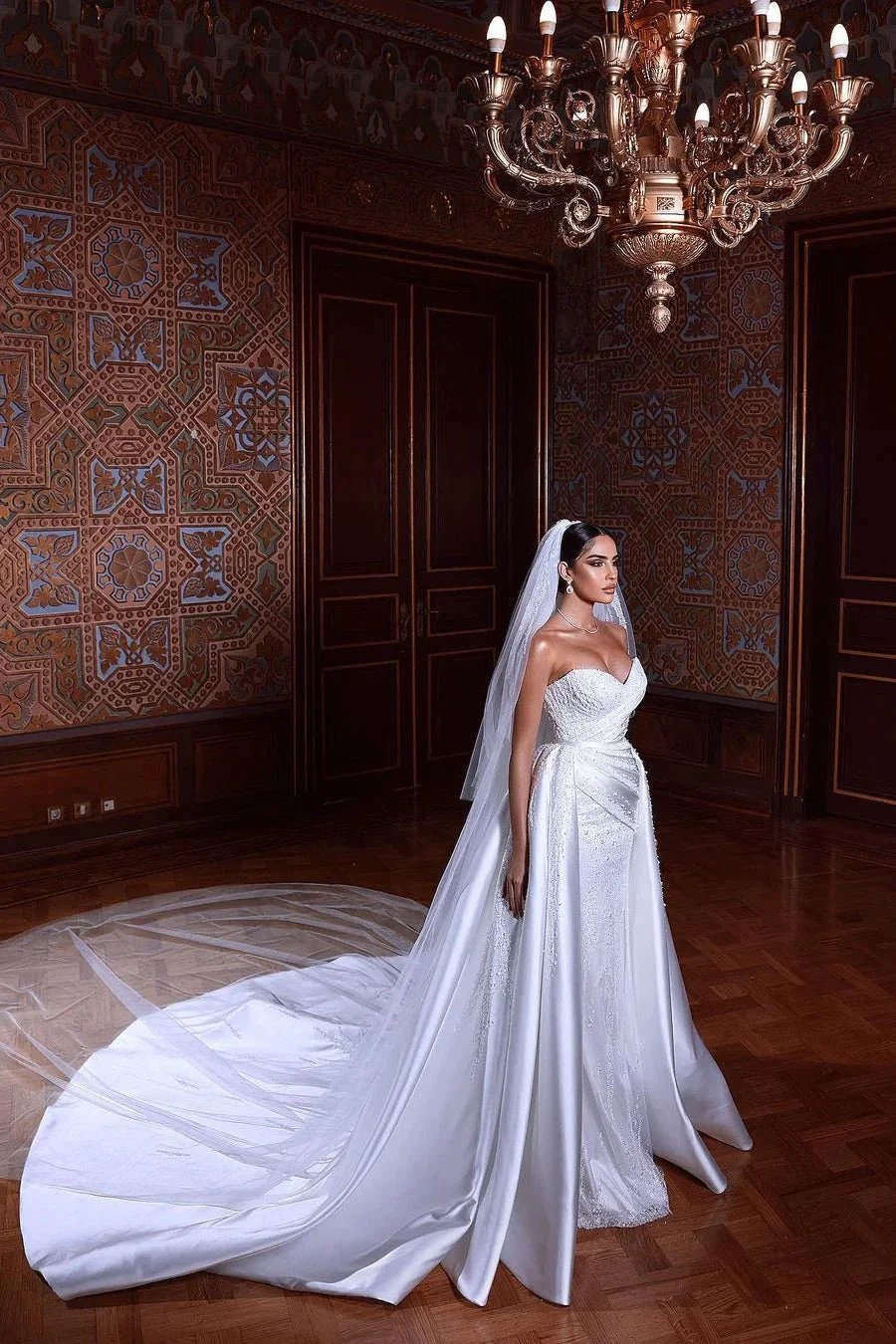 Beautiful White Sweetheart Beading Sleeveless Wedding Dress With Detachable Train (ZD16464)