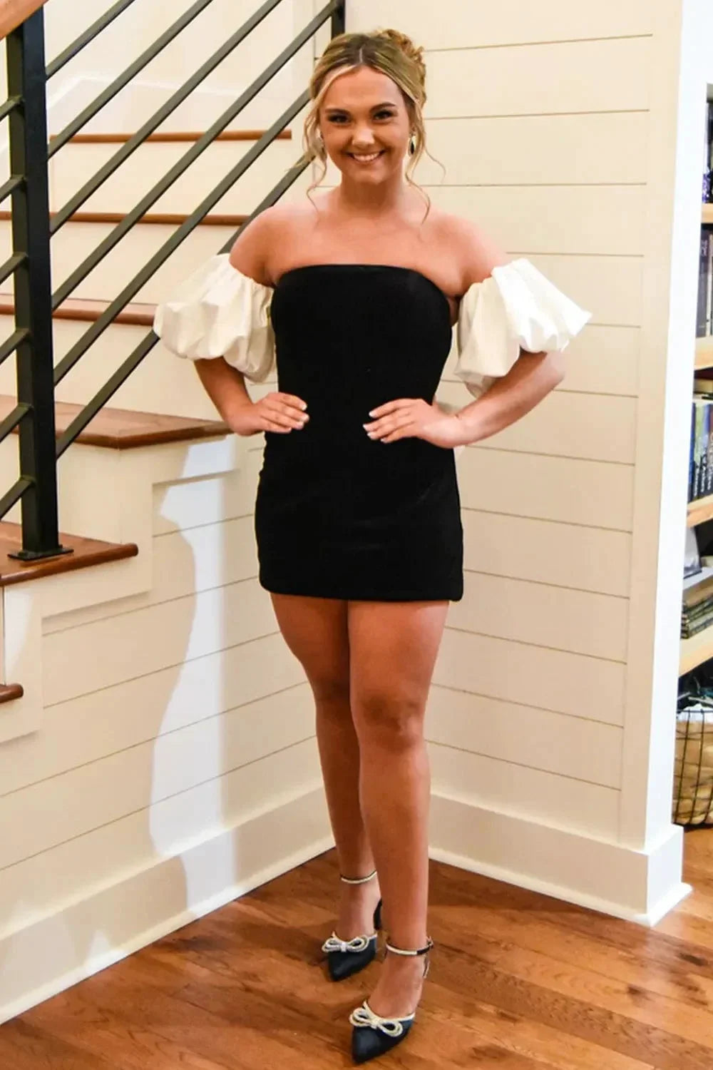 Black Strapless Puff Sleeves Bodycon Short Homecoming Dress with Bow (ZD11557)