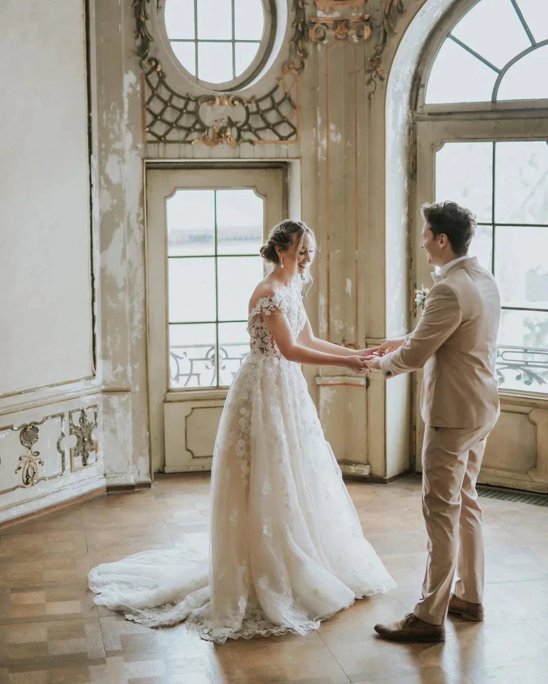 Boho Long A-line Tulle Wedding Dress with Lace Appliques (ZD15056)
