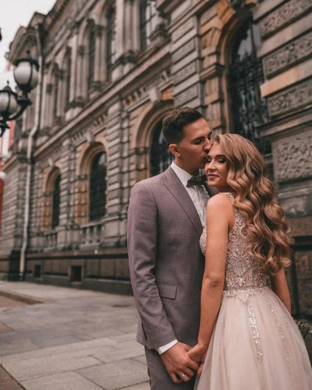Boho Long A-line V-neck Tulle Appliques Lace Wedding Dress with Slit (ZD14358)
