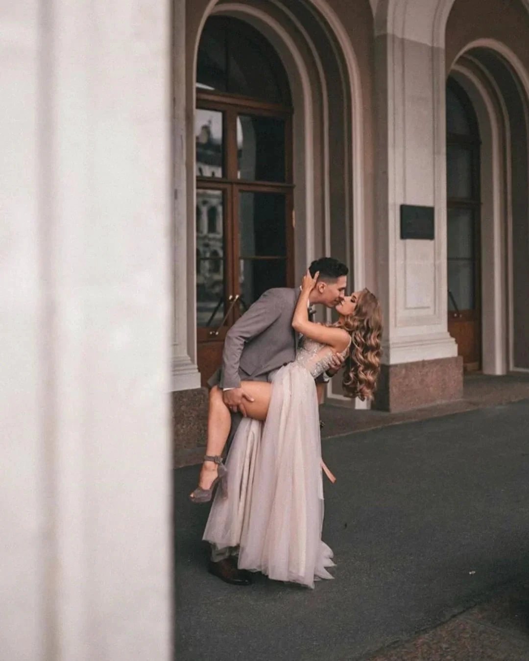 Boho Long A-line V-neck Tulle Appliques Lace Wedding Dress with Slit (ZD14358)
